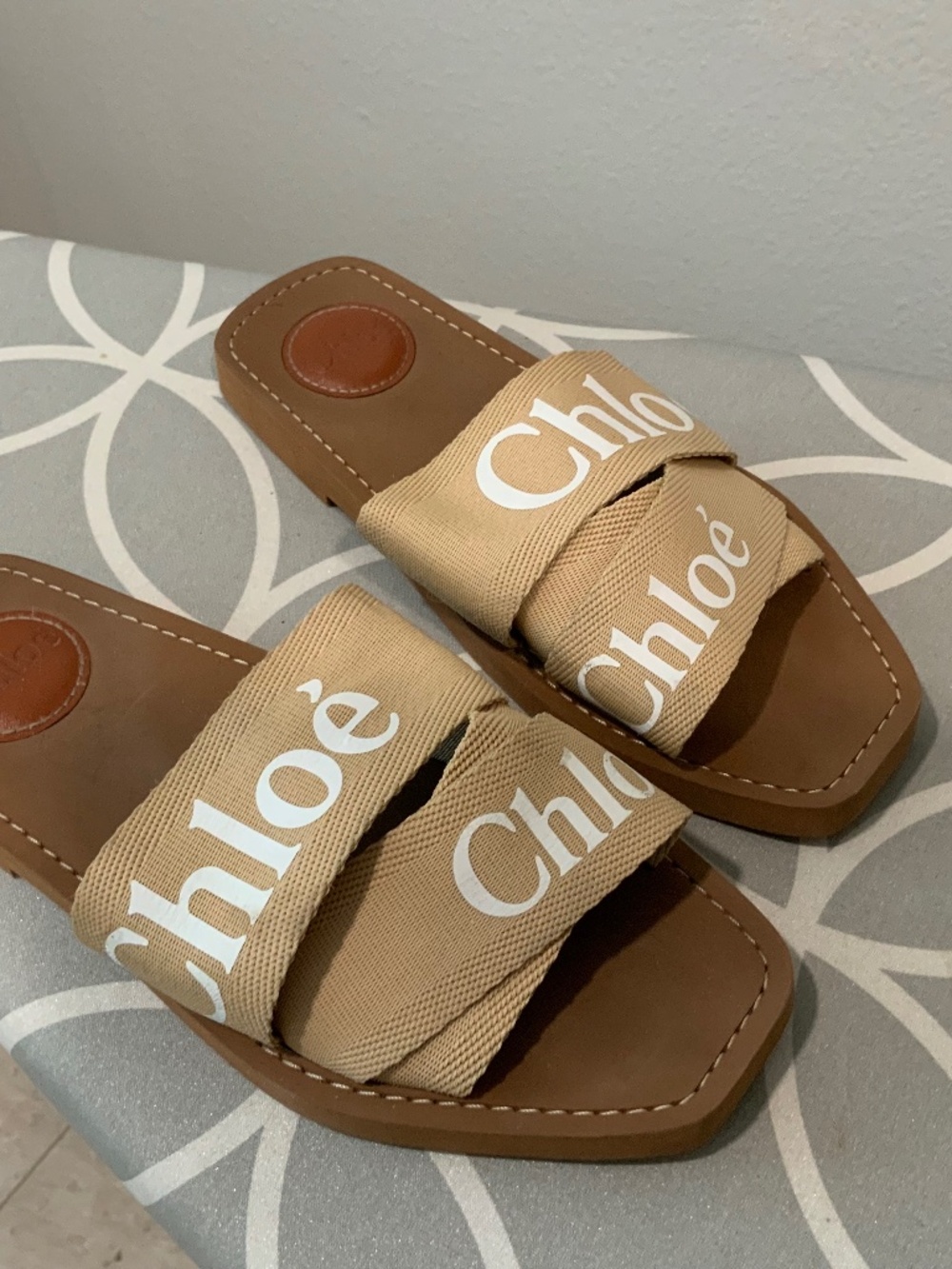 Chloe woody flat slides